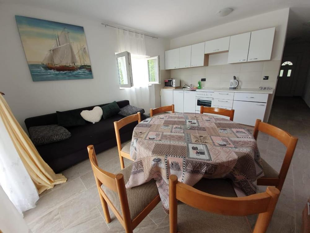 Apartmani Lucija マスレニツァ エクステリア 写真