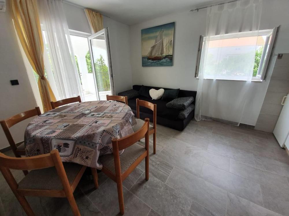 Apartmani Lucija マスレニツァ エクステリア 写真