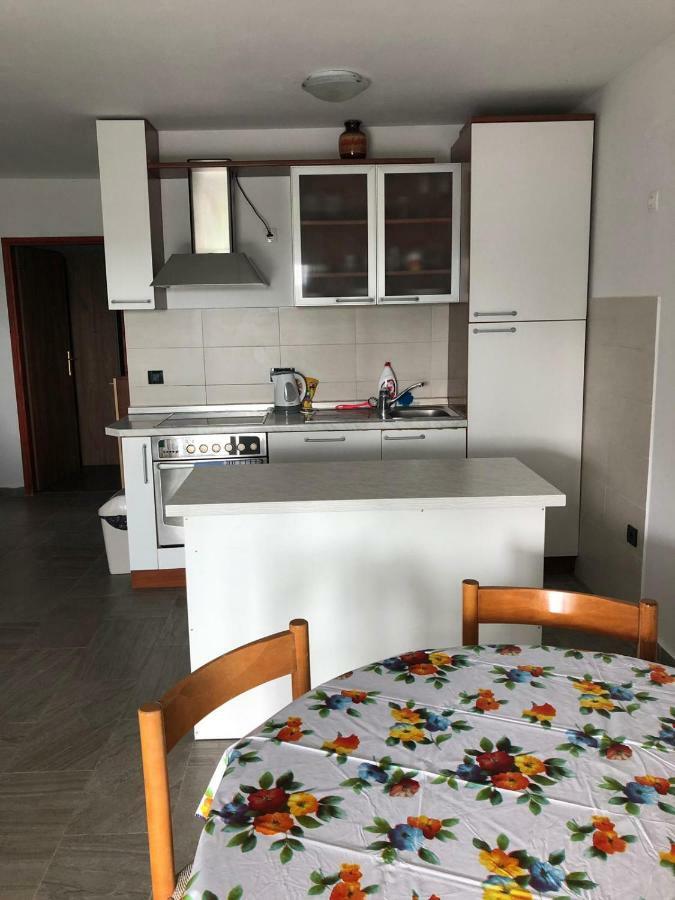 Apartmani Lucija マスレニツァ エクステリア 写真